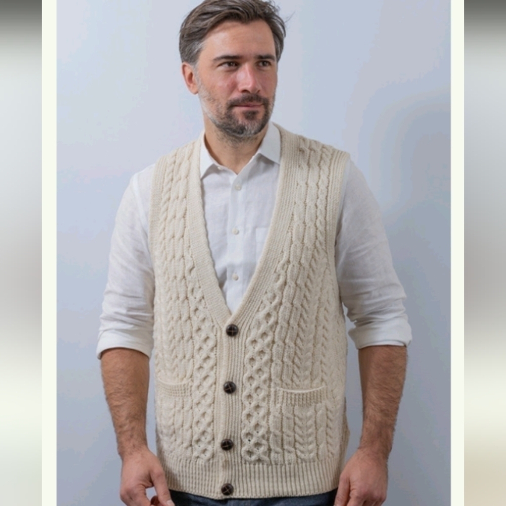 Carraig Donn Irish wool sleeveless sweater vest  Ivory sz L